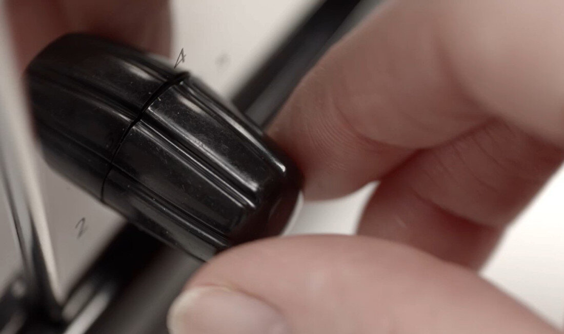 Toster RUSSELL HOBBS Victory 23310-56 Srebrny Regulacja opiekania tostów delikatnie przyrumienione, złociste bagietki lub mocno wypieczone wybór