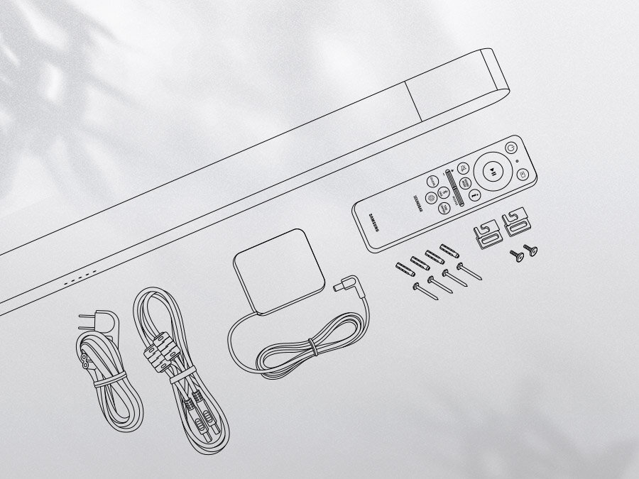 Na obrazie widoczny jest biały soundbar, pilot z napisem \'Samsung\', różne kable, zasilacz oraz zestaw śrub i uchwytów montażowych.