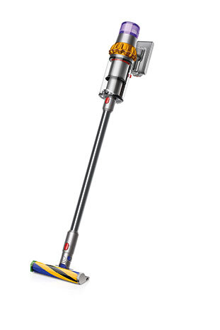 Na obrazie widoczny jest odkurzacz pionowy z przezroczystym pojemnikiem na kurz i kolorową szczotką. Urządzenie ma metaliczny korpus i elementy w kolorze żółtym oraz fioletowym.