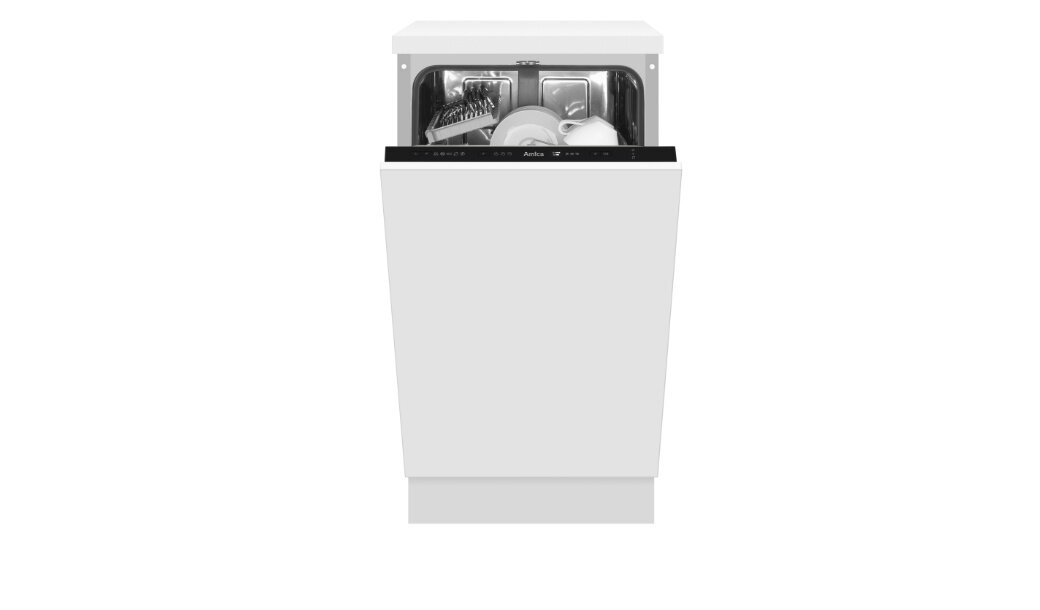 Na obrazie widoczna jest biała zmywarka z otwartymi drzwiami, w której znajdują się naczynia. Na panelu sterowania widoczny jest napis \'Amica\'.