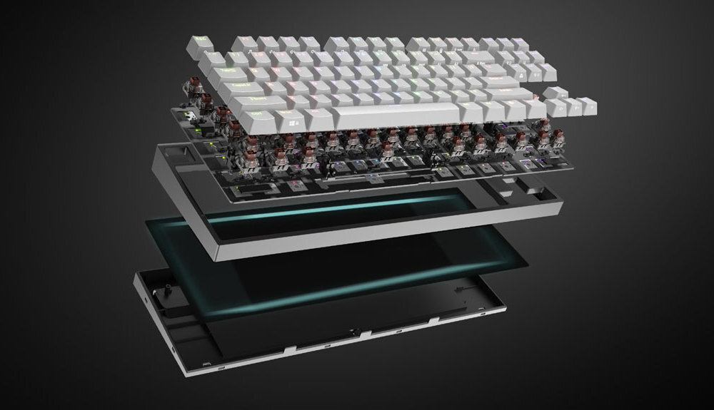 Obraz przedstawia rozłożoną na części klawiaturę mechaniczną z białymi klawiszami i podświetleniem RGB. Widoczne są różne warstwy konstrukcji, w tym przełączniki mechaniczne i obudowa.