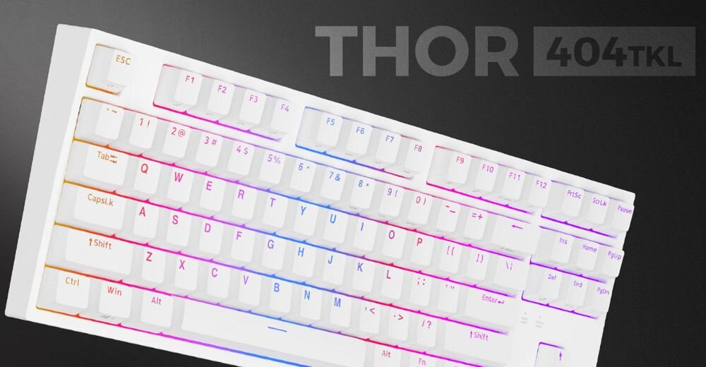 Biała klawiatura z podświetleniem RGB, widoczne klawisze z oznaczeniami liter i funkcji. W tle napis \'THOR 404 TKL\'.