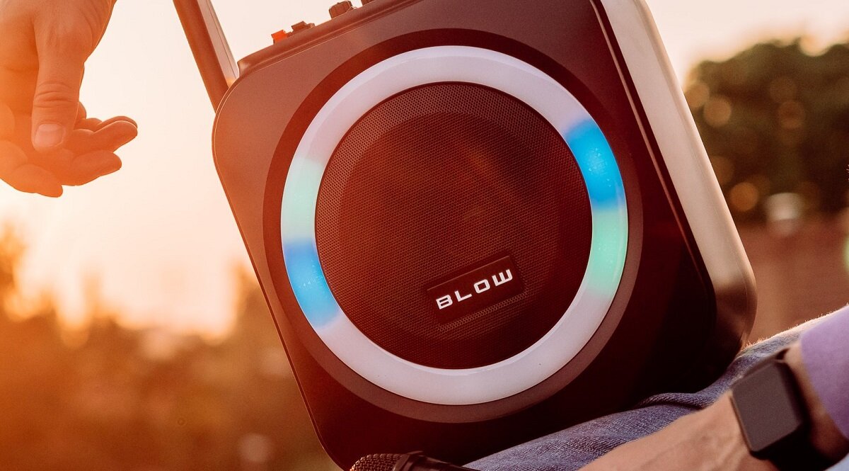 Głośnik mobilny BLOW BT-800 Czarny Dźwięk wymiary zasilanie wygląd Nowoczesny design Efekty świetlne Bluetooth Funkcja karaoke