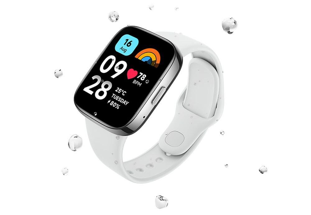 Smartwatch z białym paskiem i kolorowym wyświetlaczem pokazującym datę 16 Aug, godzinę 09:28, tętno 78 BPM oraz dzień tygodnia TUESDAY. W tle widoczne są unoszące się krople wody.