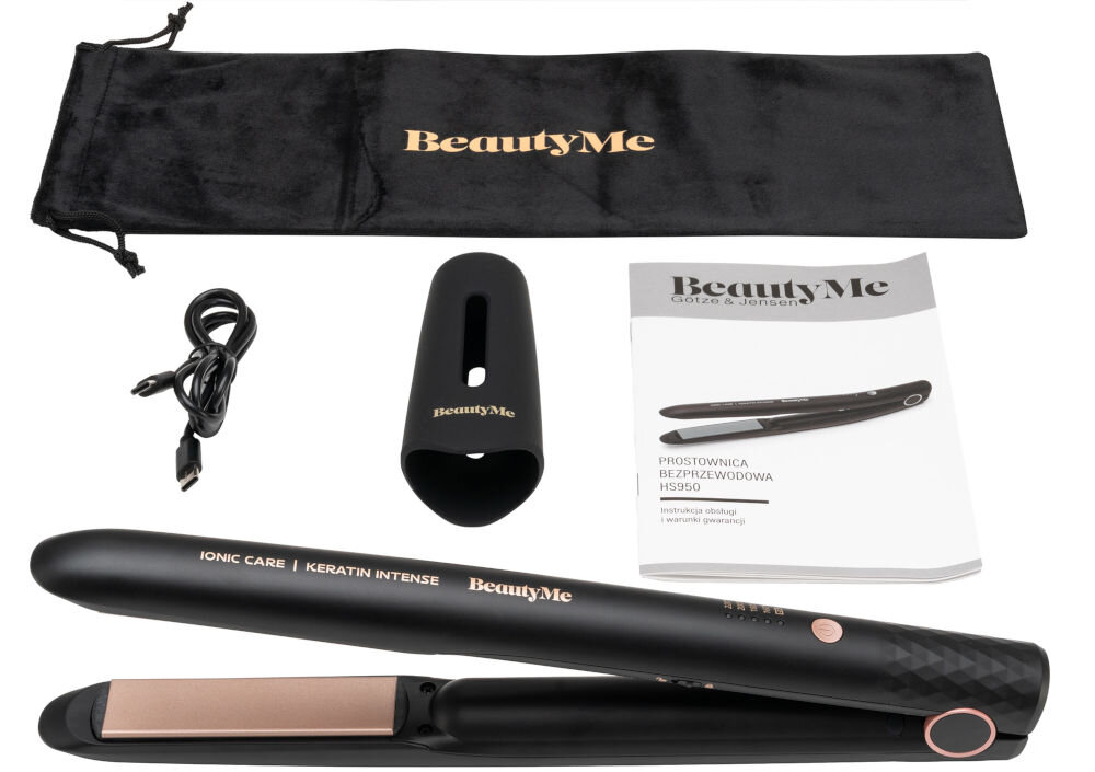 Na zdjęciu znajduje się prostownica bezprzewodowa z napisem \'IONIC CARE / KERATIN INTENSE BeautyMe\', kabel USB, osłona, instrukcja obsługi oraz czarny woreczek z logo \'BeautyMe\'.