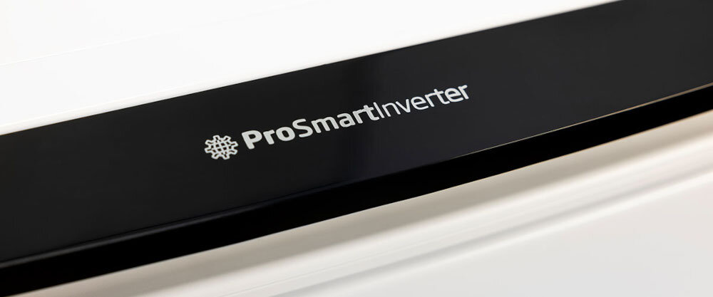 Czarny panel z białym napisem \'ProSmart Inverter\' oraz symbolem przypominającym śnieżynkę. Panel jest częścią urządzenia, prawdopodobnie pralki.