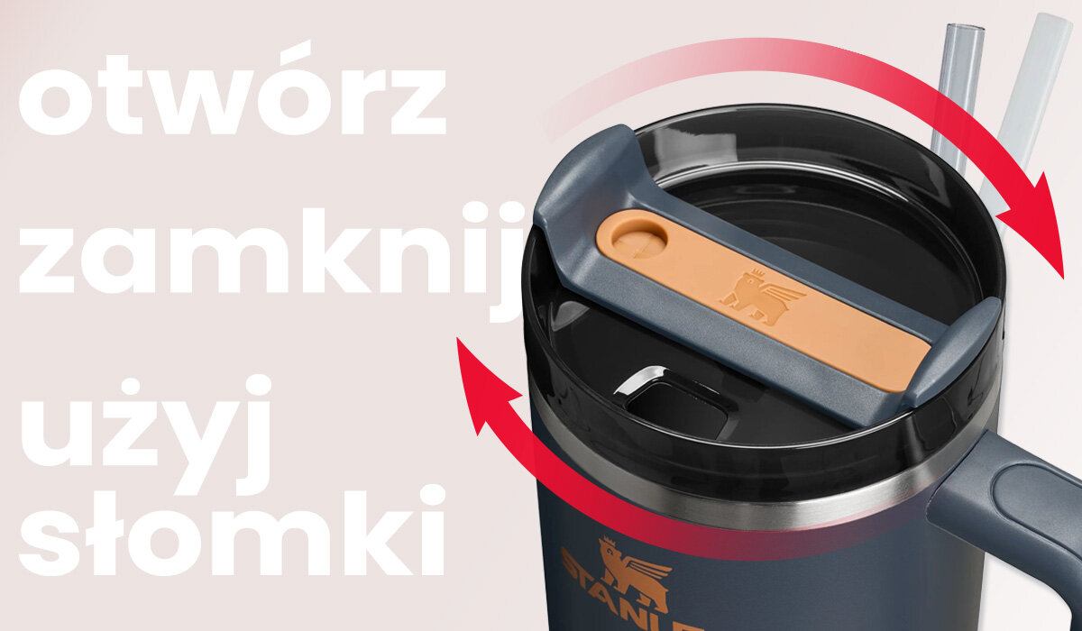 Na obrazie widoczny jest kubek termiczny z pokrywką, na której znajduje się uchwyt z logo. Obok kubka widnieje tekst: \'otwórz zamknij użyj słomki\'.