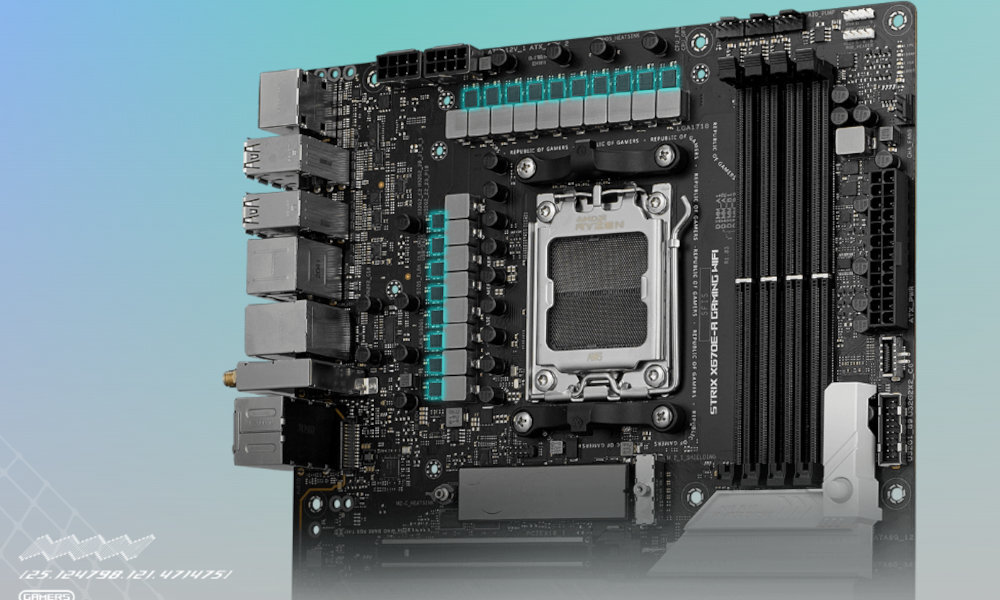 Obraz przedstawia płytę główną z widocznymi gniazdami na pamięć RAM, złączami zasilania i portami USB. Na płycie widoczny jest napis \'STRIX X670E-A GAMING WIFI\'.