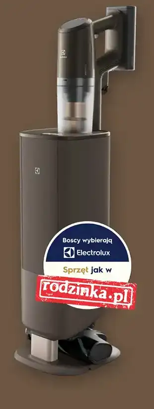 Odkurzacz w kolorze ciemnym z widocznym logo Electrolux. Na urządzeniu znajduje się naklejka z tekstem: \'Boscy wybierają Electrolux Sprzęt jak w rodzinka.pl\'.