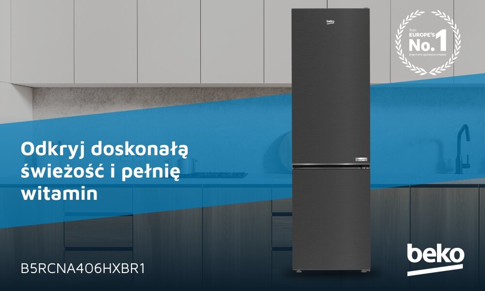 Na obrazie widoczna jest ciemna lodówka z logo \'beko\' oraz tekstem \'Odkryj doskonałą świeżość i pełnię witamin\'. W tle znajduje się kuchnia z szafkami i zlewem, a w rogu widnieje napis \'Europe\'s No.1\'.
