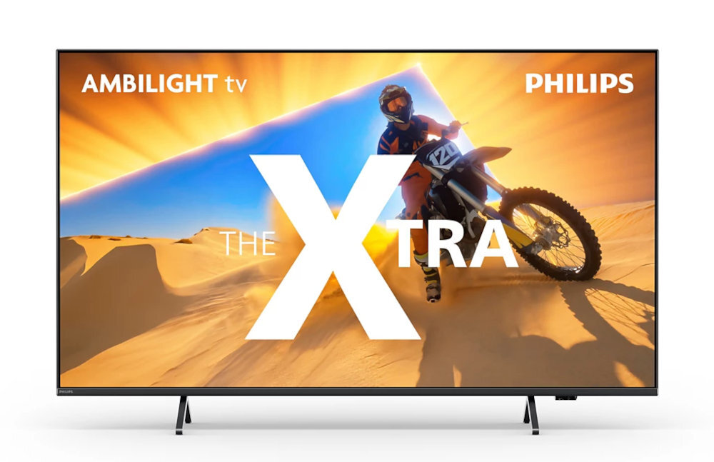 Telewizor wyświetla obraz motocyklisty na pustyni z tekstem \'THE XTRA\'. Widoczne są napisy \'AMBILIGHT tv\' i \'PHILIPS\'.