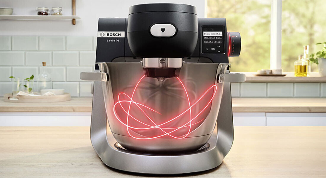 Robot kuchenny z metalową misą, na której widoczne są czerwone linie świetlne. Na urządzeniu znajduje się logo \'BOSCH\' oraz napis \'Serie | 6\'.