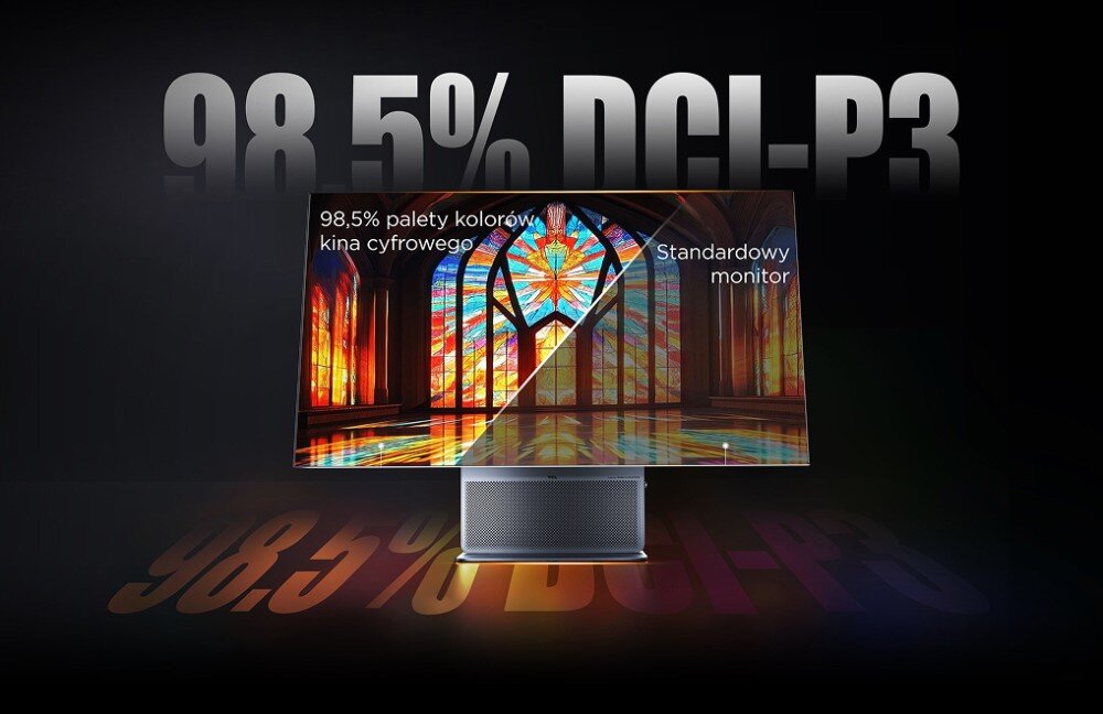 Monitor TCL 32X3A Porównanie palety kolorów 98,5% DCI-P3 vs standardowy monitor — witraż katedry z żywymi vs przygaszonymi kolorami