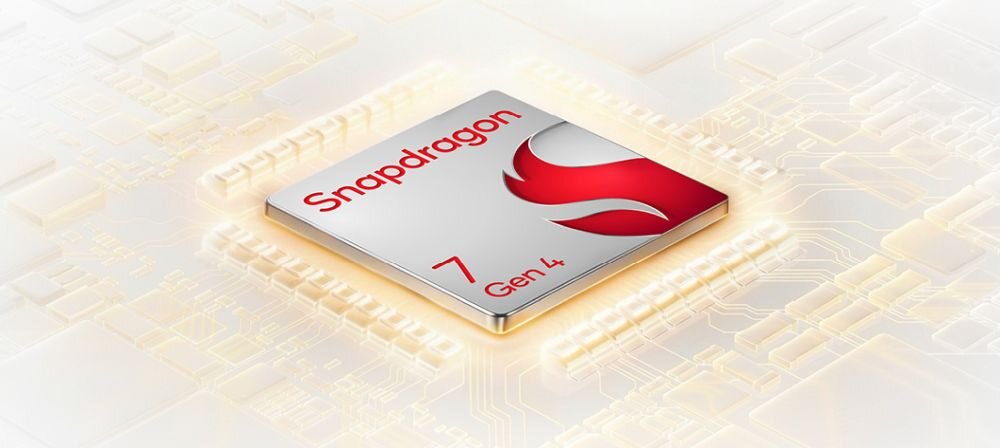 Obraz przedstawia procesor z napisem \'Snapdragon 7 Gen 4\' na tle schematu układu elektronicznego.