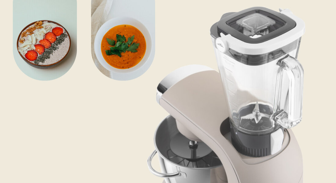 Na obrazie znajduje się robot kuchenny z blenderem kielichowym, obok którego widoczne są dwa zdjęcia potraw: miska z owocami i nasionami oraz talerz z zupą udekorowaną natką pietruszki. Logo producenta widoczne na blenderze to \'ETA\'.