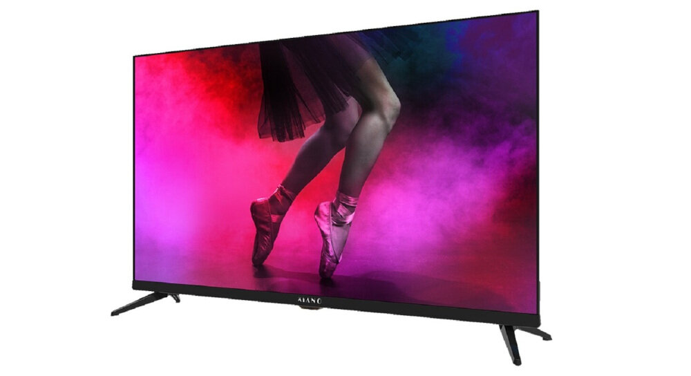 Telewizor z wyświetlaczem pokazującym kolorowy obraz baletnicy w różowych pointach na tle kolorowej mgły. Na dolnej ramce widoczne jest logo \'KIANO\'.