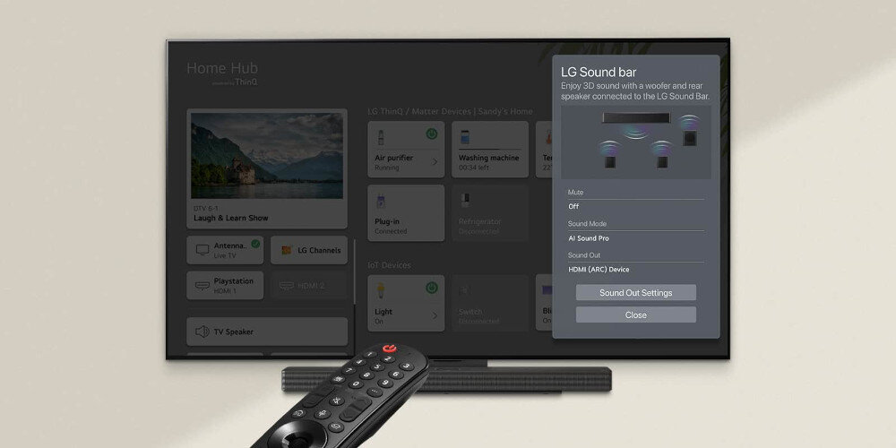Na obrazie widoczny jest telewizor z wyświetlonym interfejsem użytkownika oraz pilotem zdalnego sterowania. Na ekranie znajduje się tekst: \'LG Sound bar Enjoy 3D sound with a woofer and rear speaker connected to the LG Sound Bar.\'