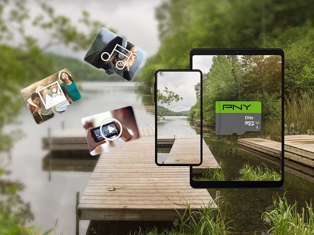Obraz przedstawia kartę pamięci PNY microSDXC Elite 128GB na tle jeziora z drewnianym pomostem. Wokół karty widoczne są ikony symbolizujące zdjęcia, muzykę i wideo.