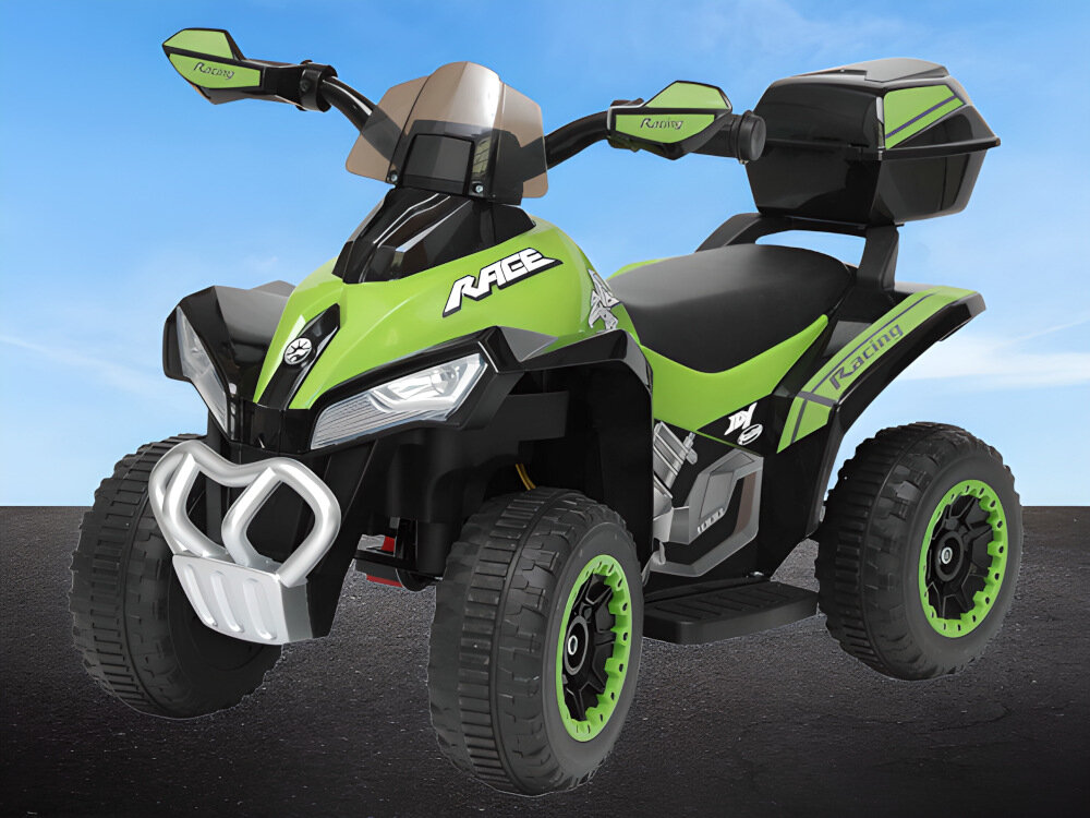Zielony quad elektryczny dla dzieci z czarnymi i srebrnymi elementami, posiada napis \'RAGE\' na przodzie. Na lusterkach i bokach widoczny jest napis \'Racing\'.