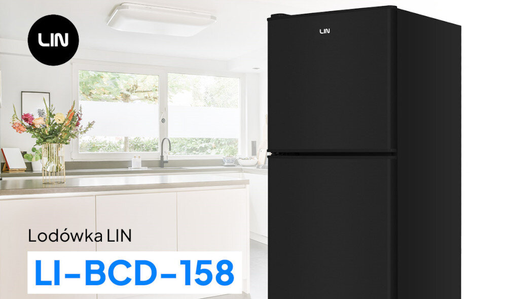 Czarna lodówka marki LIN stoi w jasnej kuchni. Na obrazie widoczny jest tekst: \'Lodówka LIN LI-BCD-158\'.