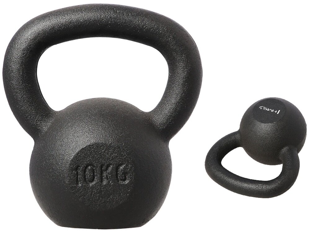 Na obrazie widoczny jest czarny kettlebell z napisem \'10 KG\'. W tle znajduje się mniejszy kettlebell z logo \'HMS\'.