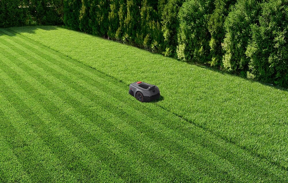 Robot koszący MOVA Viax 500 bez przewodu ograniczającego 500 m2, robot koszący, kosiarka, ogród, trawnik, Robot koszący koszący trawnik w równe pasy.