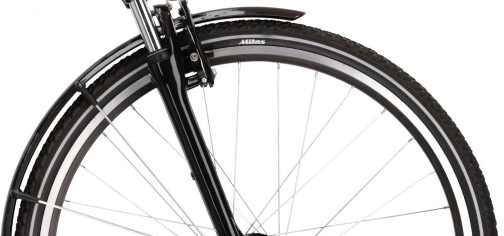 Rower trekkingowy KROSS Trans 4.0 M21 28 cali męski Perłowo-czarny zbliżenie na oponę rozmiar koła 28 cali łatwiej jest pokonać różne przeszkody opony marki MITAS dobra przyczepność aluminiowe obręcze piasty piasty SHIMANO stabilne trzymanie opony bezpieczna i komfortowa jazda regularne sprawdzanie ciśnienia powietrza wartość na bocznej części opony