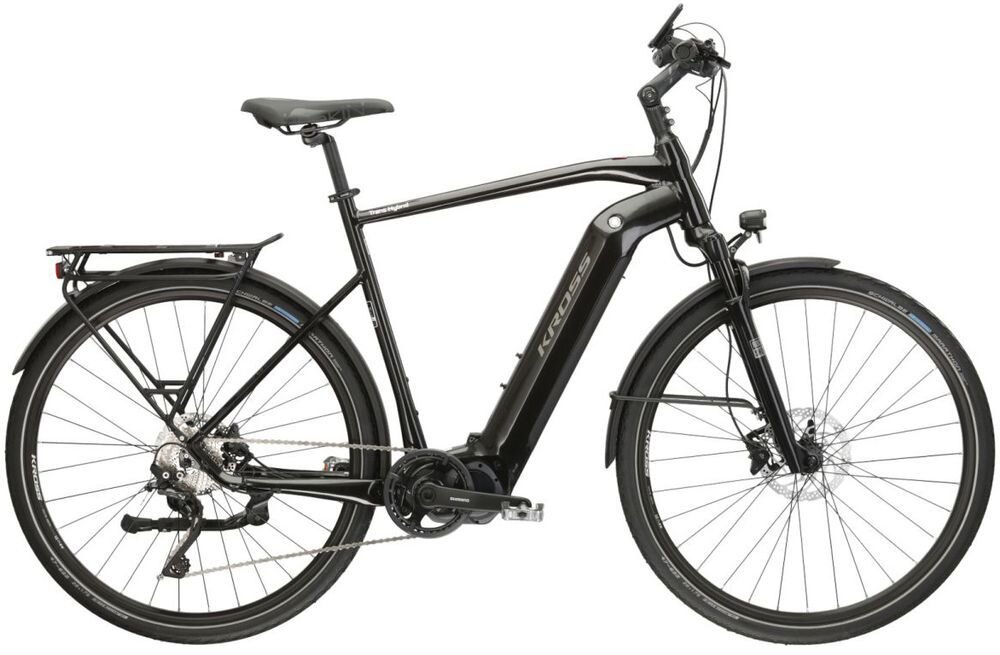 Czarno-grafitowy rower elektryczny z napisem \'KROSS\' na ramie, wyposażony w bagażnik, błotniki i przednie oraz tylne światła.