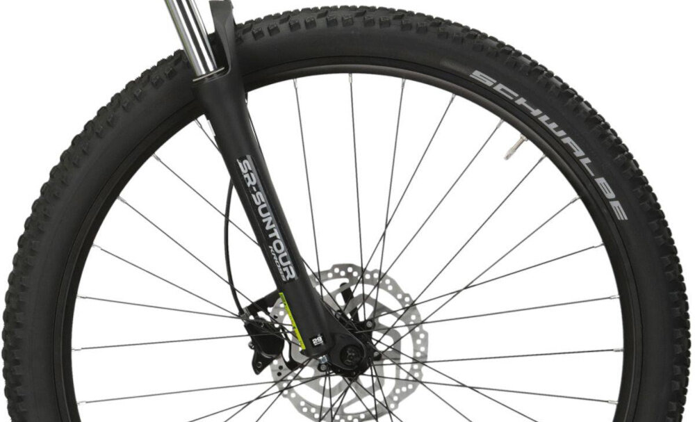 Rower górski MTB KROSS Level 1.0 M22 29 cali męski Limonkowo-czarny mat zbliżenie na oponę widok z boku rozmiar koła 29 cali szybkie osiągnięcie docelowej prędkości jazdy łatwiej jest pokonać różne przeszkody szerokie opony marki SCHWALBE z głębokim bieżnikiem aluminiowe obręcze i aluminiowe piasty zachowanie regularnego kształtu kół stabilne trzymanie opony bezpieczna i komfortowa jazda regularne sprawdzanie ciśnienia powietrza wartość na bocznej części opony