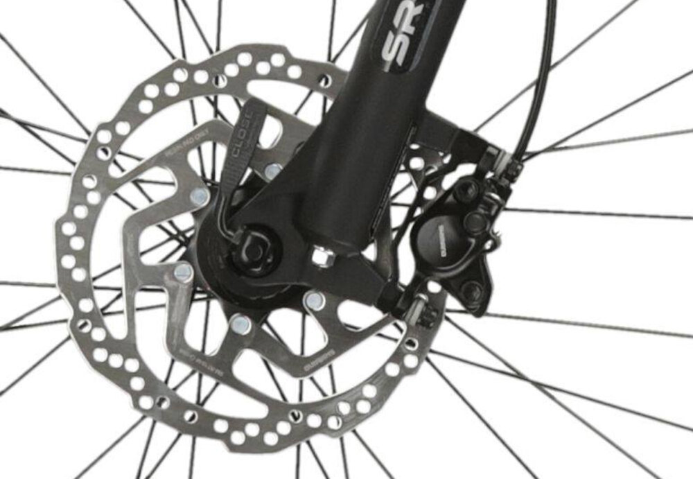 Rower górski MTB KROSS Level 1.0 M22 29 cali męski Limonkowo-czarny mat zbliżenie na tarczę hamulcową podstawa bezpieczeństwa hamulce tarczowe hydrauliczne w niemal każdych warunkach pogodowych i na każdej trasie duża siła hamowania płyn hamulcowy hamulce z przodu i z tyłu podwójny pakiet bezpieczeństwa