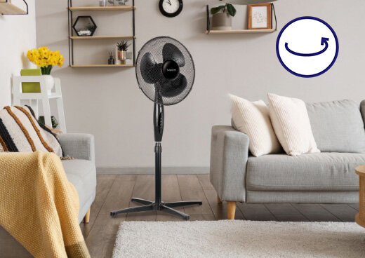 Wentylator stojący MWP-15/C w salonie. Wokół niego strzałka symbolizująca ruchomą czaszę.