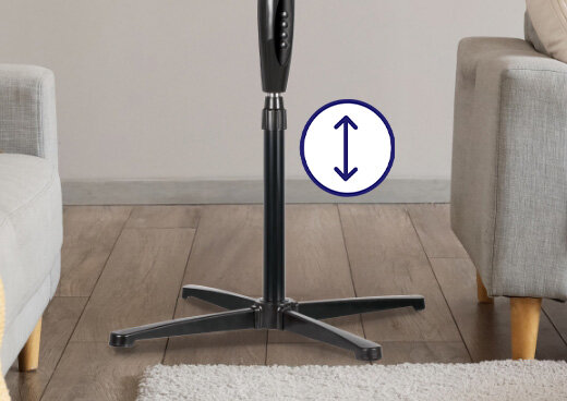 Zbliżenie na nóżki wentylatora stojącego MWP-15/C. Dwustronna strzałka symbolizująca składaną konstrukcję.