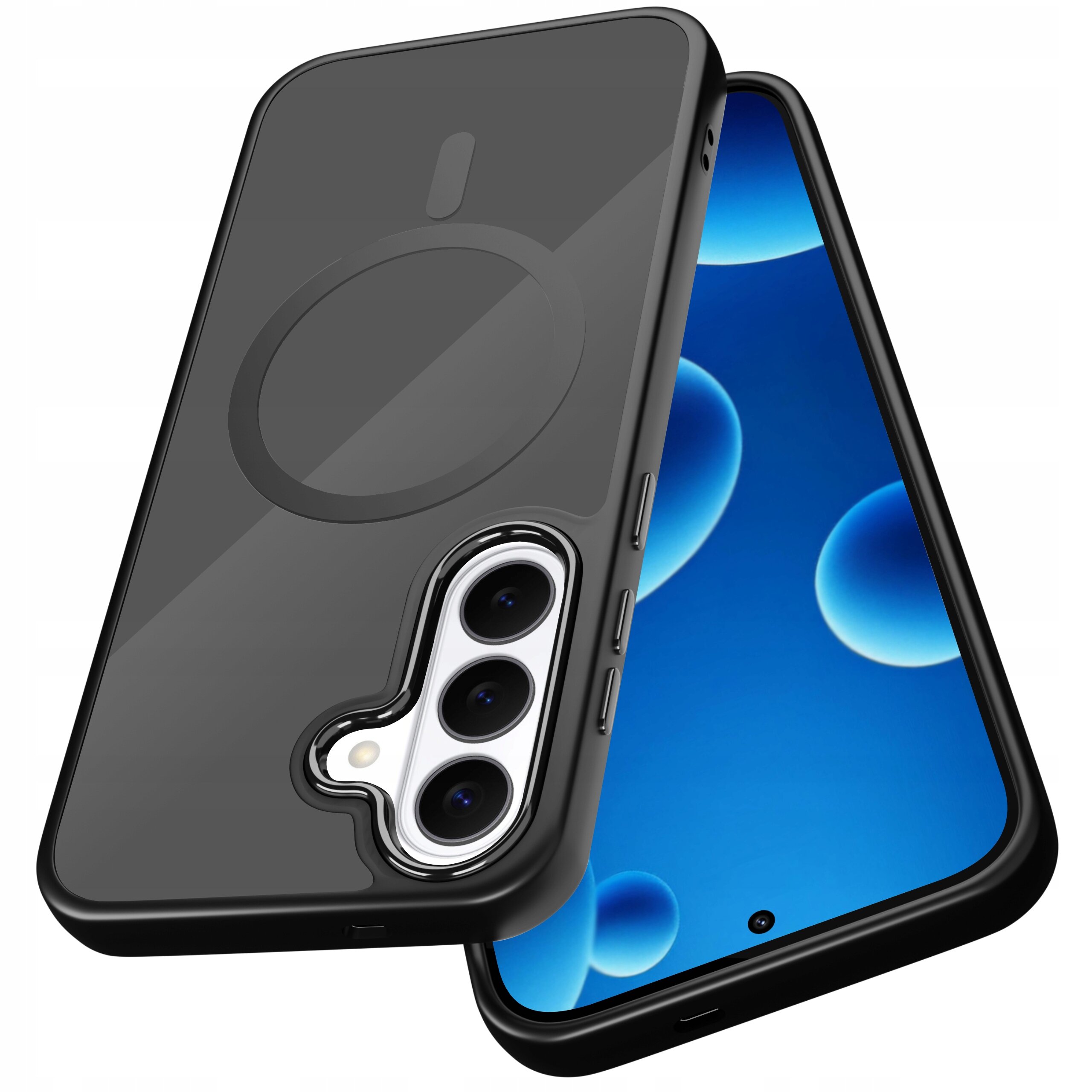 Obraz przedstawia czarne etui na telefon z trzema wycięciami na aparaty oraz okrągłym wzorem na tylnej części. Obok etui widoczny jest telefon z niebieskim ekranem i czarną ramką.