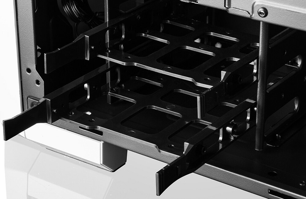 Obudowa Modecom Oberon Pro - możliwości rozbudowy porty