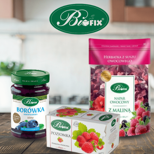 Na zdjęciu widoczne są produkty marki Bifix: słoik z dżemem borówkowym, opakowanie herbaty owocowej z maliną oraz pudełko herbaty owocowej z poziomką. W tle znajduje się logo Bifix.