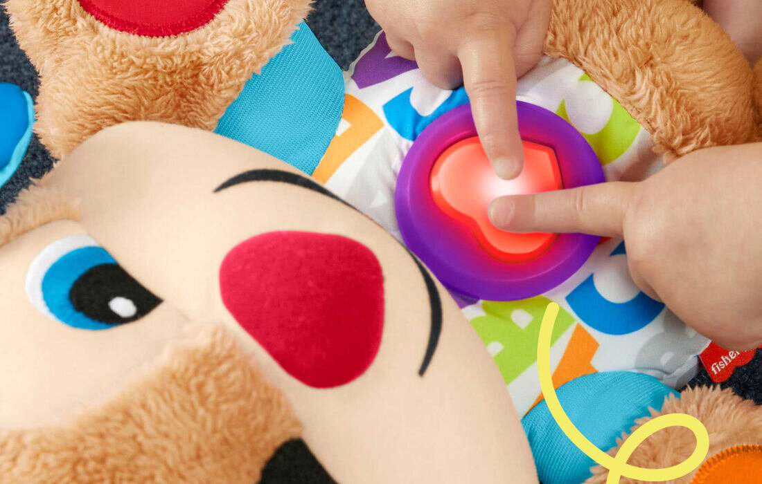 Zabawka edukacyjna FISHER PRICE Ucz się i śmiej! Szczeniaczek Uczniaczek FPM71 Bogactwo Interakcji pięć interaktywnych miejsc Podświetlane serduszko różnorodne melodie tekstury rozwój sensoryczny motoryczny