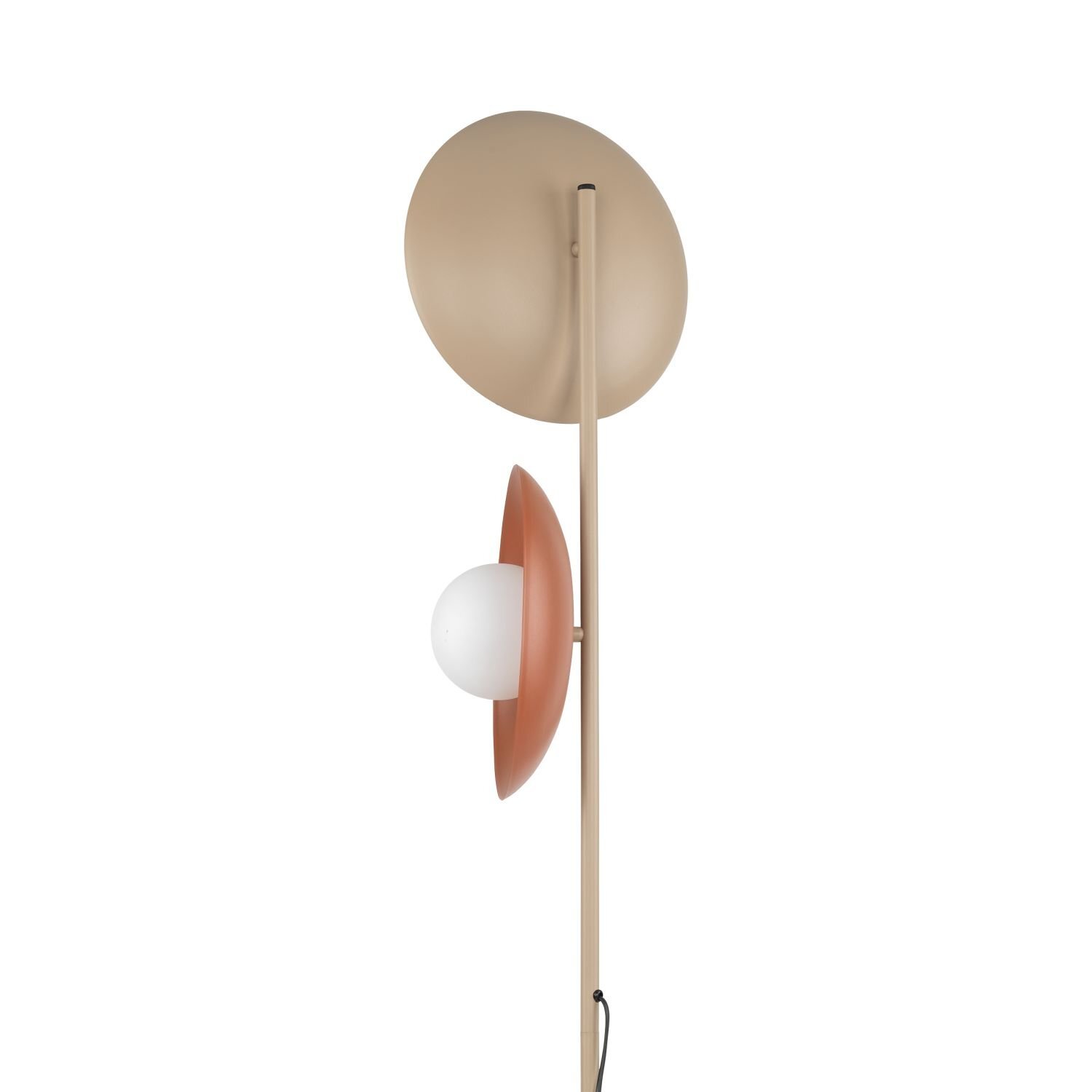 Lampa podłogowa z metalowym stelażem i dwoma okrągłymi kloszami w odcieniach beżu i brązu, z białą kulistą żarówką pośrodku. Kabel zasilający widoczny u dołu konstrukcji.