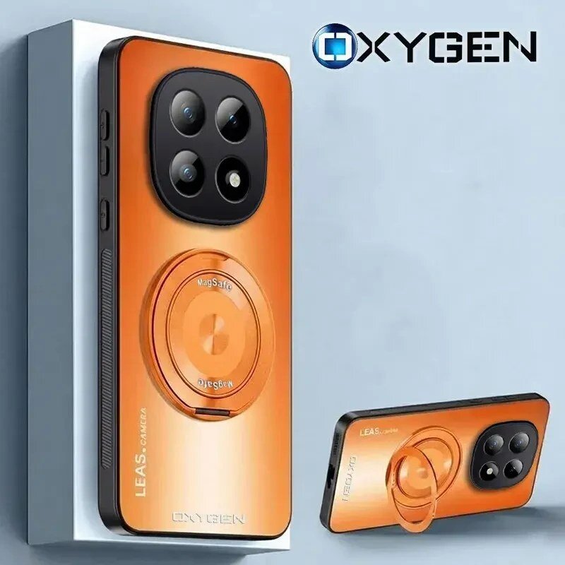 Obraz przedstawia pomarańczowe etui na telefon z dużym modułem aparatu i napisem \'LEaS CAMERA\' oraz \'OXYGEN\'. Widoczne jest również logo \'OXYGEN\' i napis \'MagSafe\'.