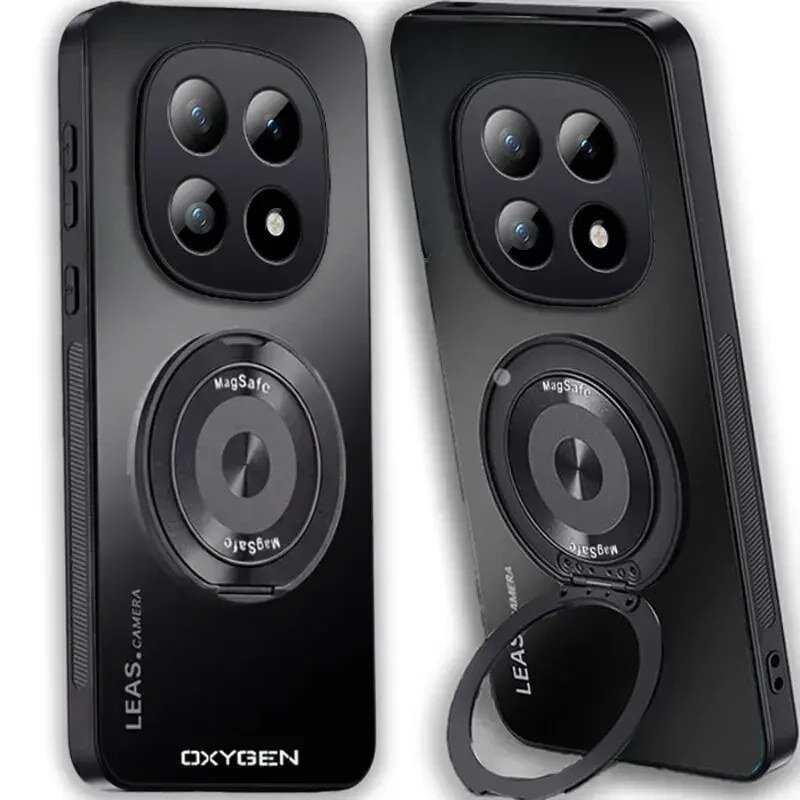 Na obrazie widoczne są dwa czarne etui na telefon z napisem \'OXYGEN\' oraz \'LEAS CAMERA\'. Etui posiadają okrągły element z napisem \'MagSafe\'.
