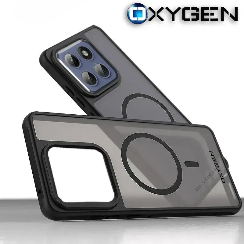 Na obrazie widoczne są dwa etui na telefon z przezroczystym tyłem i czarnymi krawędziami, z okrągłym wzorem na środku. W prawym górnym rogu znajduje się logo \'OXYGEN\'.