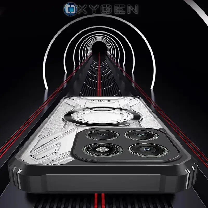 Obraz przedstawia etui na telefon z widocznymi czterema okrągłymi otworami na aparaty. W tle znajduje się tunel z jasnymi okręgami, a na górze widoczny jest napis \'OXYGEN\'.