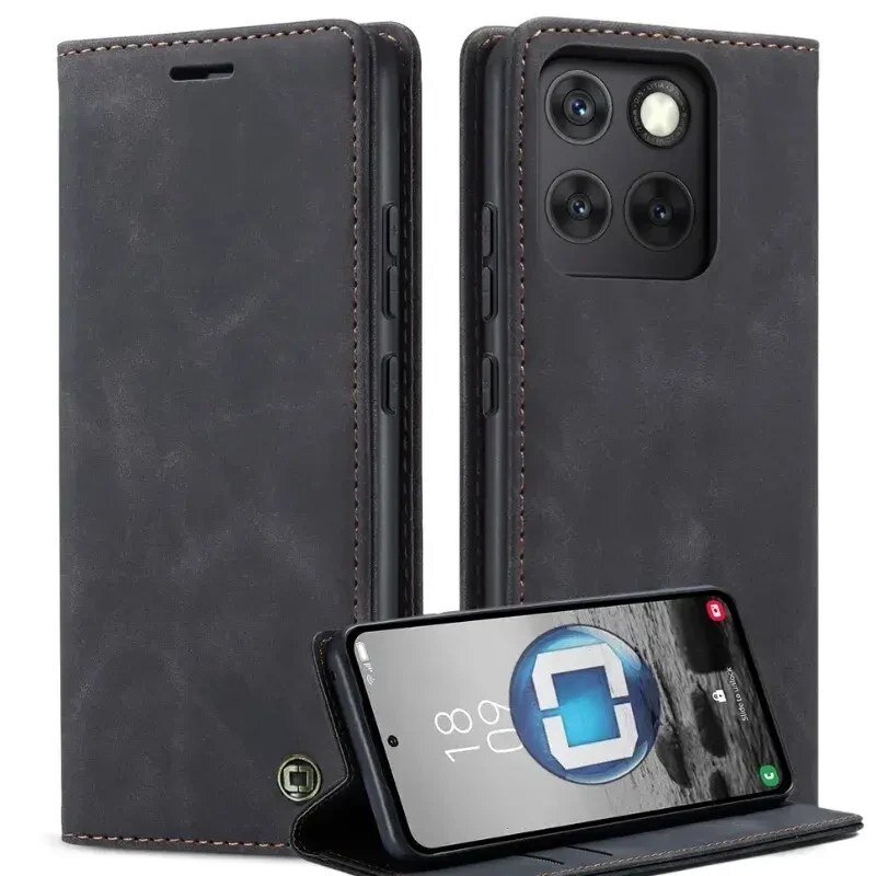 Na obrazie widoczne jest etui na telefon w kolorze ciemnym, z trzema otworami na aparaty fotograficzne. Na etui znajduje się logo producenta, a telefon w środku wyświetla ekran z godziną 18:09.