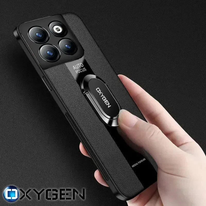 Etui na telefon z napisem \'AUTO FOCUS\' i \'OXYGEN\' trzymane w dłoni, z widocznym logo OXYGEN. Etui ma teksturę imitującą skórę i posiada uchwyt na palec.