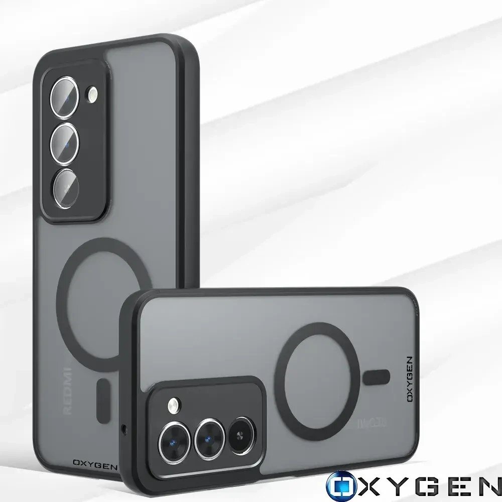 Obraz przedstawia dwa etui na telefon w kolorze szarym z czarnymi elementami, z widocznymi napisami \'REDMI\' i \'OXYGEN\'. Na etui znajdują się okrągłe wycięcia na aparat oraz logo OXYGEN.