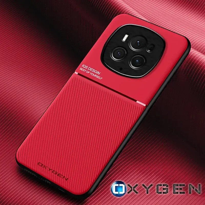 Czerwone etui na telefon z teksturą, z wycięciem na aparat i napisem \'IQS DESIGN BEST OF YOURSELF\'. Na dole widoczne jest logo \'OXYGEN\'.