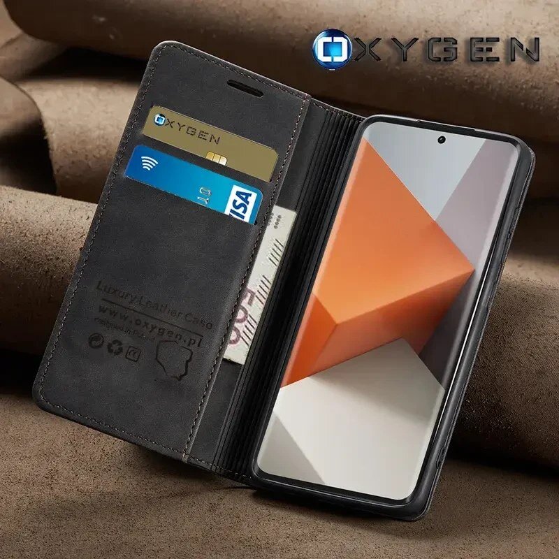 Etui na telefon z logo OXYGEN, posiada kieszenie na karty i banknoty. Na ekranie telefonu widoczny jest abstrakcyjny wzór w odcieniach pomarańczowego i szarego.