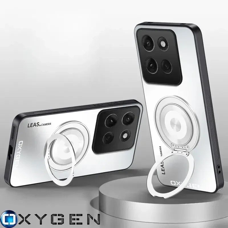 Na obrazie widoczne są dwa etui na telefon z napisem \'LEAS.CAMERA\' oraz \'OXYGEN\'. Etui mają srebrne wykończenie z okrągłym uchwytem i miejscem na aparat z czterema otworami.