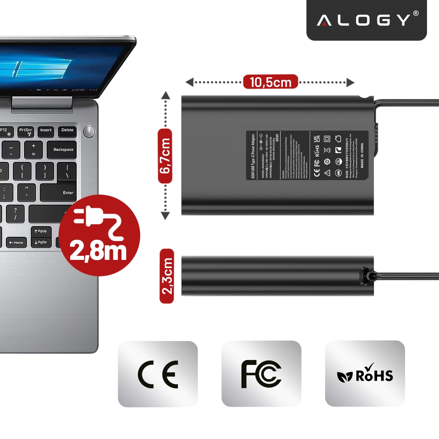 Obraz przedstawia laptop z otwartym ekranem oraz czarną ładowarkę zasilacza USB-C o wymiarach 10,5 cm x 6,7 cm x 2,3 cm. Widoczne są oznaczenia CE, FCC i RoHS oraz logo \'ALOGY\'.