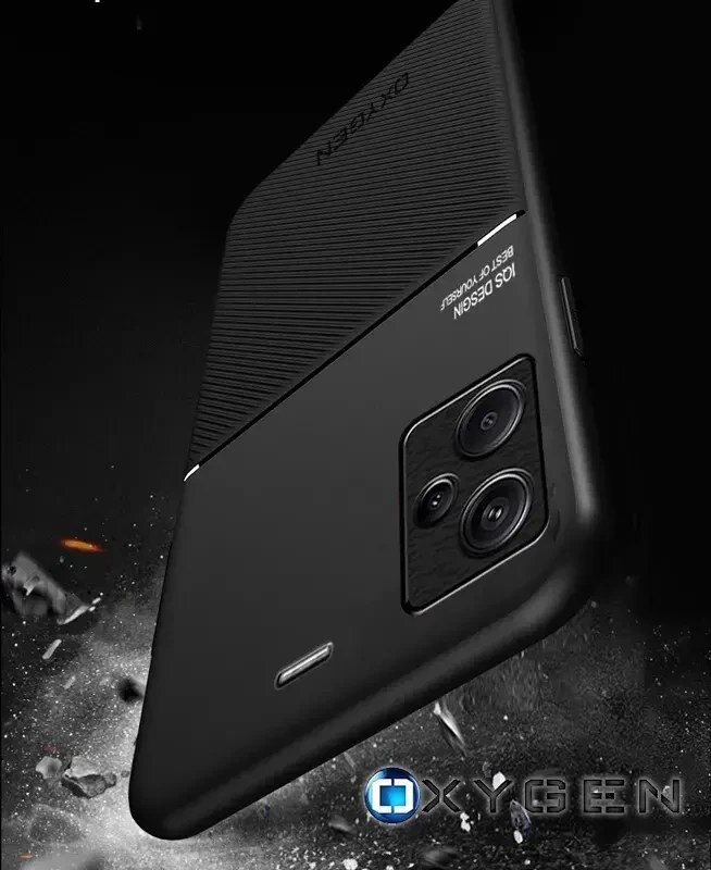 Czarne etui na telefon z trzema widocznymi obiektywami aparatu i tekstem \'IOS DESIGN BEST OF YOURSELF\'. Na dole widoczne jest logo \'OXYGEN\'.