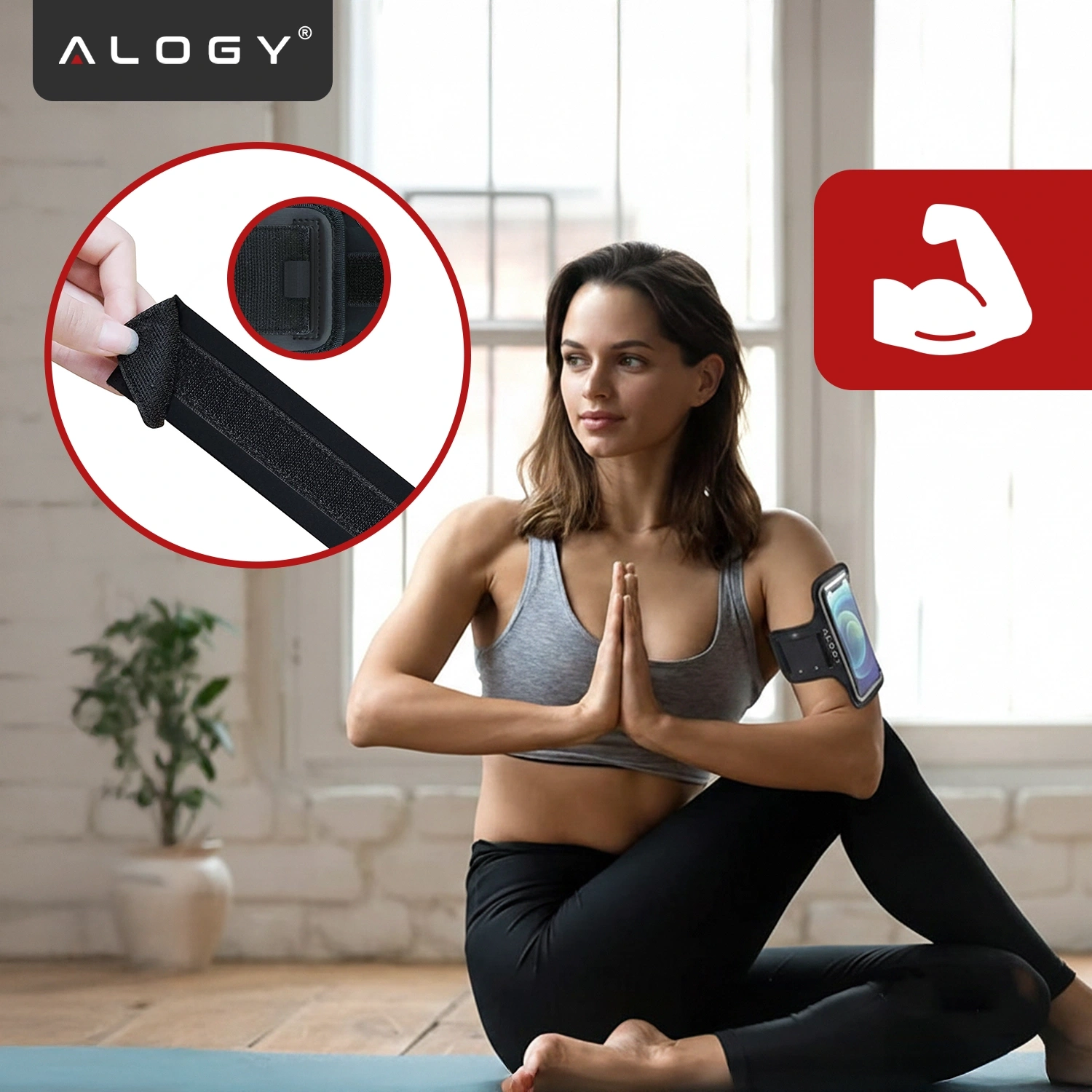 Osoba w stroju sportowym siedzi w pozycji jogi z opaską na ramię, w której znajduje się telefon. W lewym górnym rogu widoczne jest logo \'ALOGY\', a obok zbliżenie na zapięcie opaski.